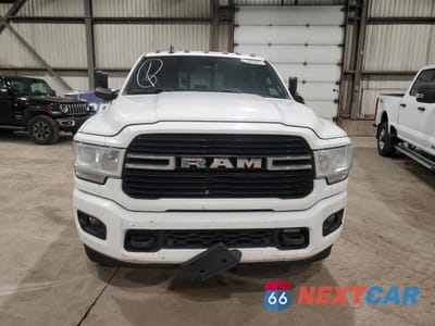 Piąte zdjęcie samochodu w środku: 2020 RAM 3500 BIG HORN VIN:3C63RRHLXLG232845 - miniatura