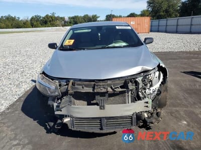 Piąte zdjęcie samochodu w środku: 2018 CHEVROLET MALIBU LS VIN:1G1ZB5ST6JF282335 - miniatura