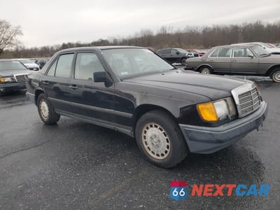 Czwarte zdjęcie samochodu z boku: 1983 MERCEDES-BENZ 300 DT VIN:WDBEB33D9HA458835 - miniatura