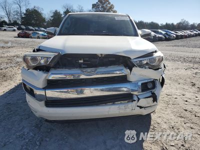 Piąte zdjęcie samochodu w środku: 2017 TOYOTA 4RUNNER SR5/SR5 PREMIUM VIN:JTEBU5JR7H5452223 - miniatura