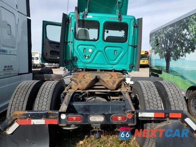 Zdjęcie 6 z 10 samochodu: 2019 FREIGHTLINER CASCADIA 125 SEMI TRUCK VIN:3AKBGDDV3KSKS3052 - miniatura