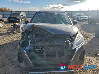 Piąte zdjęcie samochodu w środku: 2024 NISSAN KICKS S VIN:3N1CP5BV3RL578336 - miniatura