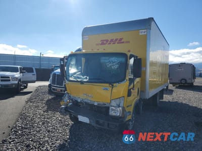 2020 ISUZU NRR BOX TRUCK JALE5W165L7300057 - główne zdjęcie licytacji z USA - miniatura