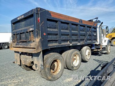 Trzecie zdjęcie samochodu z tyłu: 2005 INTERNATIONAL 7500 DUMP TRUCK VIN:1HTWPAZT85J005654 - miniatura