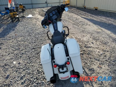Czwarte zdjęcie samochodu z boku: 2018 HARLEY-DAVIDSON FLHXS STREET GLIDE SPECIAL VIN:1HD1KRC13JB666751 - miniatura