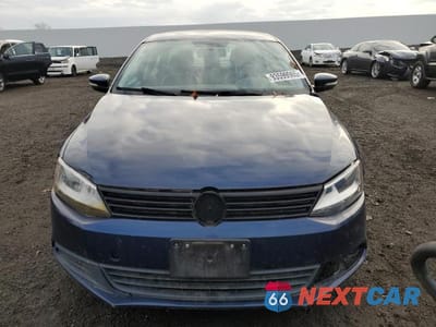 Piąte zdjęcie samochodu w środku: 2014 VOLKSWAGEN JETTA SE VIN:3VWD17AJ7EM262789 - miniatura