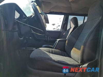 Zdjęcie 7 z 13 samochodu: 2001 JEEP CHEROKEE SPORT VIN:1J4FT48SX1L570208 - miniatura