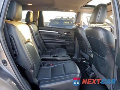 Zdjęcie 11 z 15 samochodu: 2018 TOYOTA HIGHLANDER SE VIN:5TDJZRFH5JS497928 - miniatura