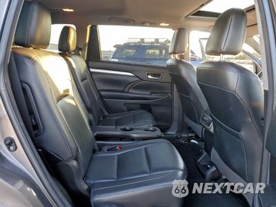 Zdjęcie 11 z 15 samochodu: 2018 TOYOTA HIGHLANDER SE VIN:5TDJZRFH5JS497928 - miniatura