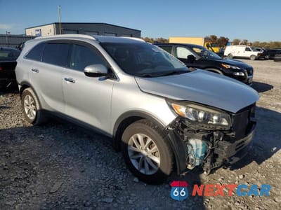 Czwarte zdjęcie samochodu z boku: 2018 KIA SORENTO LX VIN:5XYPGDA30JG409234 - miniatura
