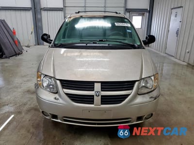 Piąte zdjęcie samochodu w środku: 2005 DODGE GRAND CARAVAN SXT VIN:2D4GP44L45R162655 - miniatura