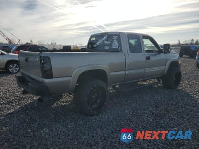 Trzecie zdjęcie samochodu z tyłu: 2003 CHEVROLET SILVERADO K2500 HEAVY DUTY VIN:1GCHK29U23E144655 - miniatura