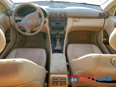 Zdjęcie 8 z 12 samochodu: 2002 MERCEDES-BENZ C 240 VIN:WDBRF61J12F250670 - miniatura