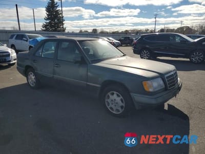 Czwarte zdjęcie samochodu z boku: 1995 MERCEDES-BENZ E 320 BASE VIN:WDBEA32E5SC158265 - miniatura