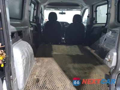 Zdjęcie 10 z 13 samochodu: 2015 RAM PROMASTER CITY SLT VIN:ZFBERFBT6F6A83631 - miniatura