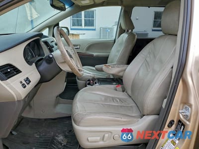 Zdjęcie 7 z 13 samochodu: 2014 TOYOTA SIENNA XLE VIN:5TDYK3DC0ES434300 - miniatura
