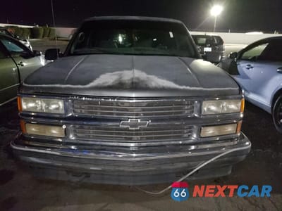 Piąte zdjęcie samochodu w środku: 1999 CHEVROLET TAHOE K150 VIN:1GNEK13RXXJ352238 - miniatura