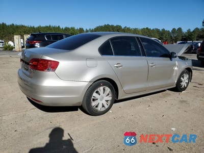 Trzecie zdjęcie samochodu z tyłu: 2013 VOLKSWAGEN JETTA SE VIN:3VWDX7AJ5DM255241 - miniatura