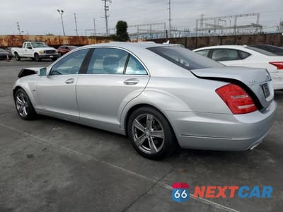 Drugie zdjęcie samochodu z przodu: 2012 MERCEDES-BENZ S 550 VIN:WDDNG7DBXCA460485 - miniatura