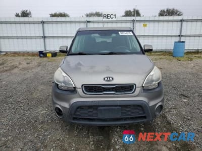 Piąte zdjęcie samochodu w środku: 2012 KIA SOUL + VIN:KNDJT2A66C7476355 - miniatura