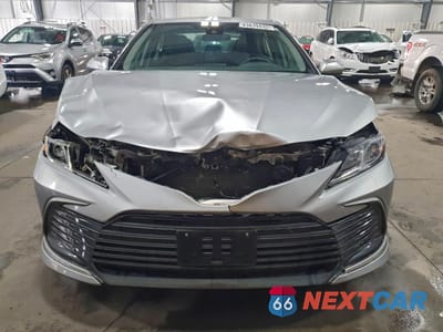 Piąte zdjęcie samochodu w środku: 2022 TOYOTA CAMRY HYBRID VIN:4T1C31AKXNU571047 - miniatura