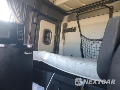 Zdjęcie 6 z 10 samochodu: 2019 FREIGHTLINER CASCADIA 126 VIN:3AKJHHDR1KSKB4817 - miniatura