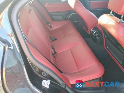 Zdjęcie 10 z 11 samochodu: 2017 ALFA ROMEO GIULIA VIN:ZARFAEBN2H7535451 - miniatura