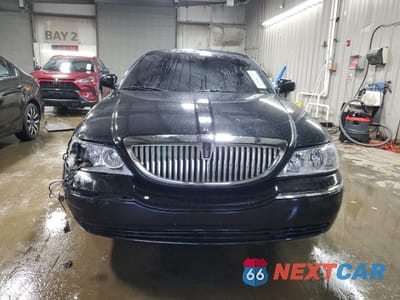 Piąte zdjęcie samochodu w środku: 2010 LINCOLN TOWN CAR SIGNATURE LIMITED VIN:2LNBL8CV5AX750787 - miniatura
