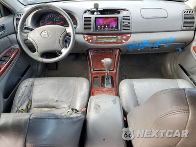 Zdjęcie 8 z 14 samochodu: 2005 TOYOTA CAMRY LE VIN:JTDBF30K250166599 - miniatura