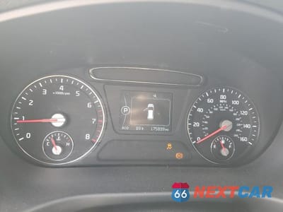 Zdjęcie 9 z 13 samochodu: 2016 KIA SORENTO LX VIN:5XYPGDA56GG002786 - miniatura