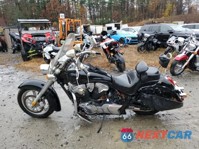 Trzecie zdjęcie samochodu z tyłu: 2010 HONDA VT1300 CT VIN:JH2SC6672AK000361 - miniatura