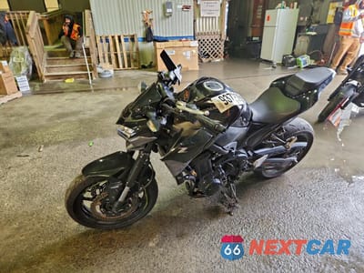 Trzecie zdjęcie samochodu z tyłu: 2024 KAWASAKI ZR900 F VIN:ML5ZRDF13RDA69207 - miniatura