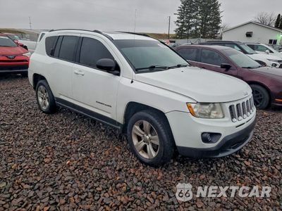 Czwarte zdjęcie samochodu z boku: 2013 JEEP COMPASS LATITUDE VIN:1C4NJDEB3DD263943 - miniatura