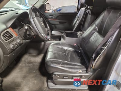 Zdjęcie 7 z 13 samochodu: 2010 CHEVROLET TAHOE K1500 LT VIN:1GNUKBE06AR232204 - miniatura