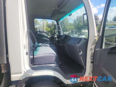 Piąte zdjęcie samochodu w środku: 2018 ISUZU NPR HD VIN:0000000P000000000 - miniatura