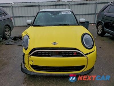 Piąte zdjęcie samochodu w środku: 2025 MINI COOPER S VIN:WMW23GD09S2X14278 - miniatura