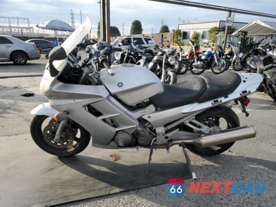Trzecie zdjęcie samochodu z tyłu: 2003 YAMAHA FJR1300 VIN:JYARP07Y93A000099 - miniatura