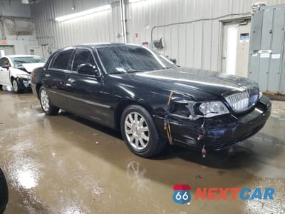 Czwarte zdjęcie samochodu z boku: 2010 LINCOLN TOWN CAR SIGNATURE LIMITED VIN:2LNBL8CV5AX750787 - miniatura