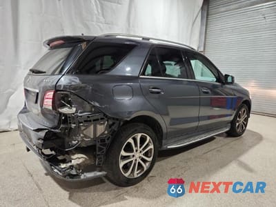 Trzecie zdjęcie samochodu z tyłu: 2016 MERCEDES-BENZ GLE 350 4MATIC VIN:4JGDA5HB8GA700916 - miniatura