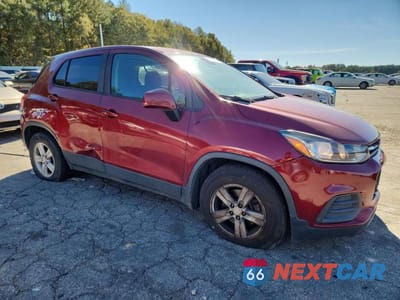 Czwarte zdjęcie samochodu z boku: 2021 CHEVROLET TRAX LS VIN:KL7CJKSB6MB315400 - miniatura