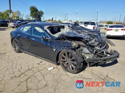 Czwarte zdjęcie samochodu z boku: 2015 TESLA MODEL S 90D VIN:5YJSA1V29FF098381 - miniatura