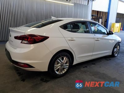 Trzecie zdjęcie samochodu z tyłu: 2019 HYUNDAI ELANTRA SEL VIN:5NPD84LF7KH471912 - miniatura
