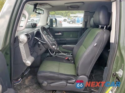 Zdjęcie 7 z 14 samochodu: 2011 TOYOTA FJ CRUISER VIN:JTEBU4BF4BK112227 - miniatura