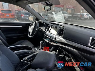 Piąte zdjęcie samochodu w środku: 2016 TOYOTA HIGHLANDER HYBRID VIN:5TDBCRFH7GS013644 - miniatura