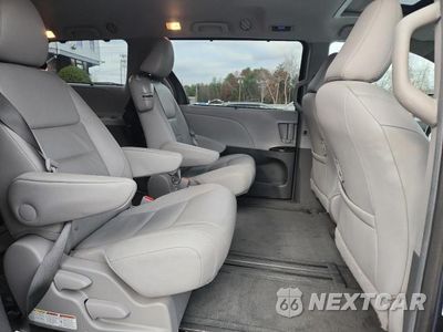 Zdjęcie 11 z 12 samochodu: 2015 TOYOTA SIENNA XLE VIN:5TDYK3DC2FS684669 - miniatura