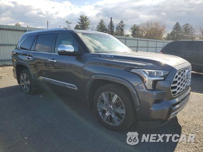 Czwarte zdjęcie samochodu z boku: 2024 TOYOTA SEQUOIA SR5 VIN:7SVAAABA1RX040272 - miniatura