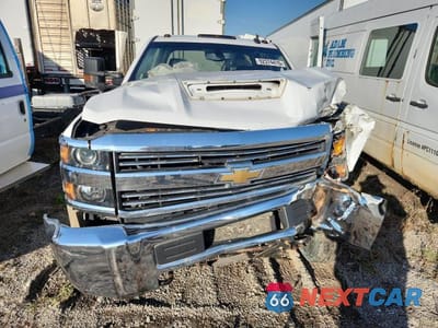 Piąte zdjęcie samochodu w środku: 2018 CHEVROLET SILVERADO 3500HD UTILITY / SERVICETRUCK VIN:1GB4KZCY3JF247971 - miniatura