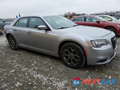 Czwarte zdjęcie samochodu z boku: 2016 CHRYSLER 300 S VIN:2C3CCAGG8GH239108 - miniatura