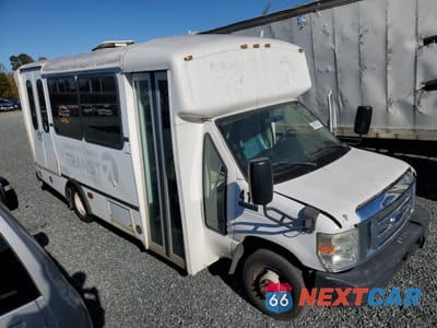 2013 FORD ECONOLINE E350 SUPER DUTY CUTAWAY VAN 1FDEE3FS2DDA02750 - główne zdjęcie licytacji z USA - miniatura