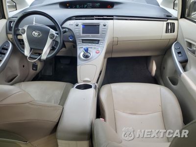 Zdjęcie 8 z 14 samochodu: 2013 TOYOTA PRIUS VIN:JTDKN3DU0D1625121 - miniatura